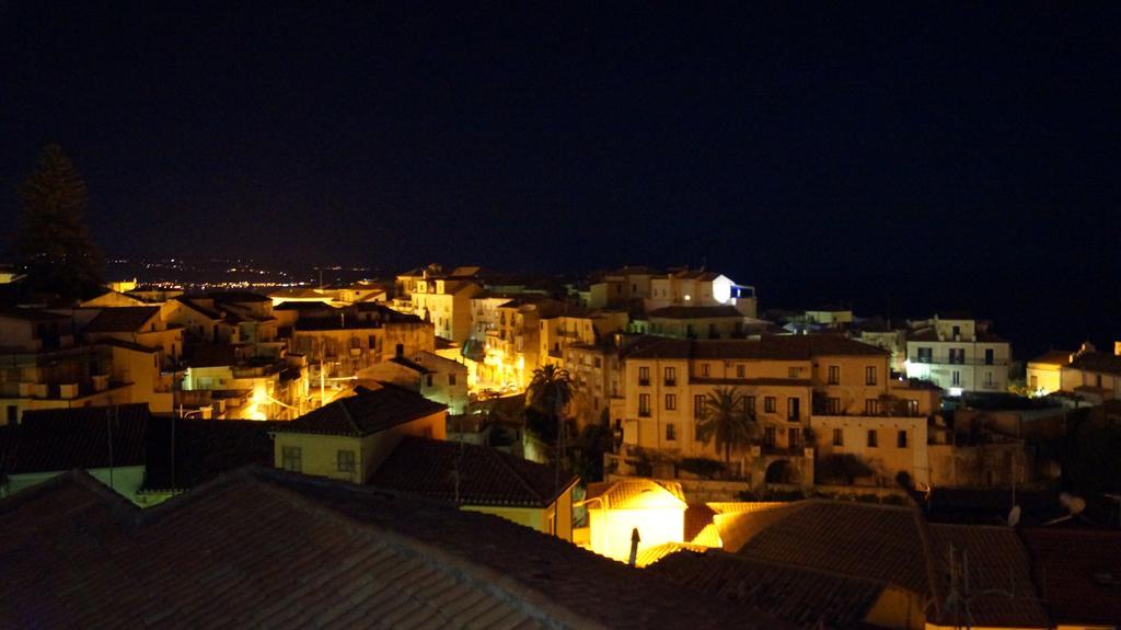 B&B Il Vicolo Di Pizzo Luaran gambar